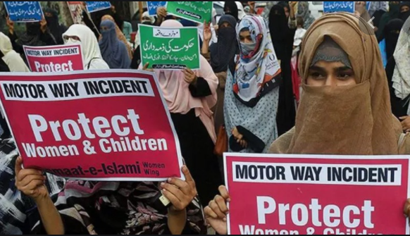 SyedaSaba12's tweet image. سیاست بھی ایک ناسور ہے اگر حد سے زیادہ بڑھ جائے تو ،،
انسانوں کی کسی کو پرواہ نہیں 
#JusticeForEveryChild 
#EducationReformsNeeded #MoralBankcruptcy 
@ImranKhanPTI @fawadchaudhry