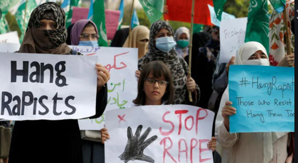 SyedaSaba12's tweet image. سیاست بھی ایک ناسور ہے اگر حد سے زیادہ بڑھ جائے تو ،،
انسانوں کی کسی کو پرواہ نہیں 
#JusticeForEveryChild 
#EducationReformsNeeded #MoralBankcruptcy 
@ImranKhanPTI @fawadchaudhry