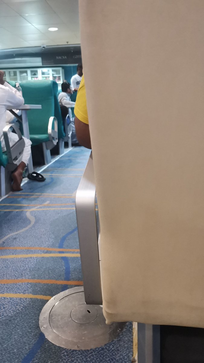2f60239b42a9430's tweet photo. الآن و من على متن العبارة
أكثر من نصف ساعة في عرض البحر دون قيام المسئولين بميناء جازان بفتح البوابة لدخول العبارة.. الغريب ان الرحلة مجدولة والجميع يعلم وقت وصولها. @JizanPort https://t.co/oJnXQFi3nG