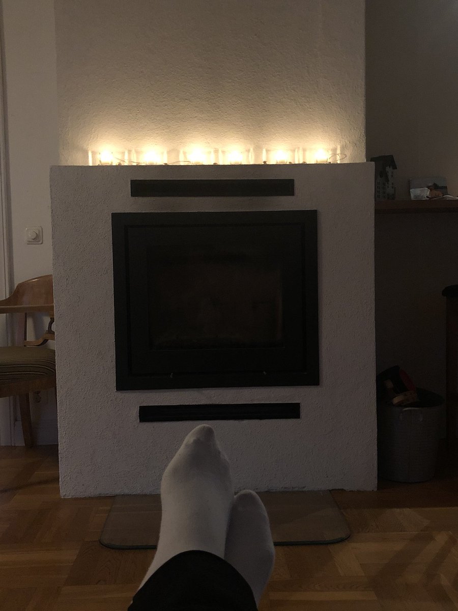 GroJohansson's tweet photo. Den totala tystnaden när man kommer hem från skolan på fredag - älskar den! https://t.co/75mrwDdl54