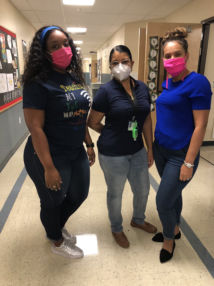RECSTapestry's tweet photo. Teacherβs are wearing blue in observance of World Diabetes Day! @RECSTapestry #titanpride #collegeandcareerready #winwithwellness #diabetes https://t.co/p6UjT9Z9HF