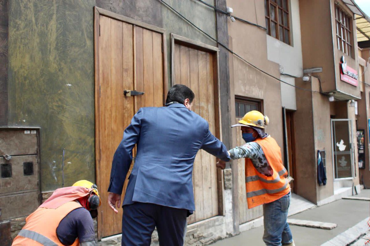 pedropalaciosu's tweet photo. Todos los días los servidores de @OOPPCuenca trabajan en el mantenimiento vial y de espacios públicos. 

En este caso en la reconstrucción de veredas de la calle Presidente Córdova, una labor para resaltar y que mejora la calidad de vida de los cuencanos. 

#CuencaUnida https://t.co/MtYJAznKuo