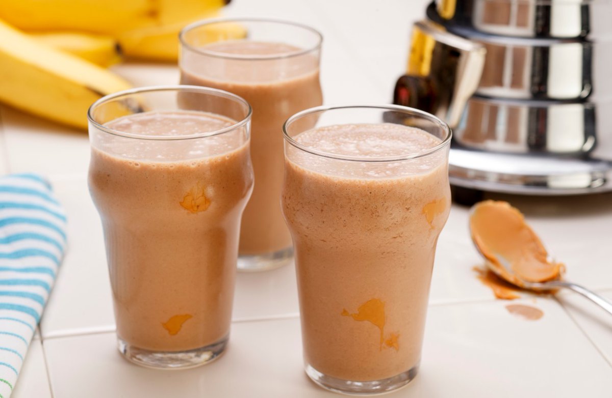 foodetalk's tweet photo. November is Peanut Butter Lovers Month!!! This Peanut Butter + Chocolate Milk Shake is just right for a healthy snack or a quick breakfast! Blend 1 cup chocolate milk, 1 frozen banana, and 2 tablespoons peanut butter and drink up!!! https://t.co/Qy8Vs7ZVDV