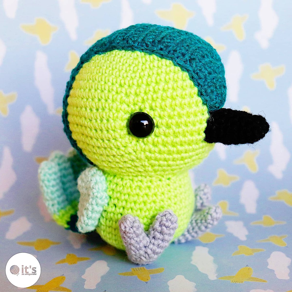 ItsAnAmigurumi's tweet photo. 𝐂𝐚𝐫𝐥𝐨𝐬 𝐭𝐡𝐞 𝐡𝐮𝐦𝐦𝐢𝐧𝐠𝐛𝐢𝐫𝐝 🐦
by @ younique.crafts
#tierischsüssehäkelfreunde
Vol. 6
#crochet #book #pattern #diy #cute #toy #creative #hobby #wool #selfmade #häkeln #selbstgemacht #anleitung #kreativ #wolle #coolwool #yarn #yarnlove #yarnaddict #itsanamigurumi https://t.co/kQrU0LnZQ2