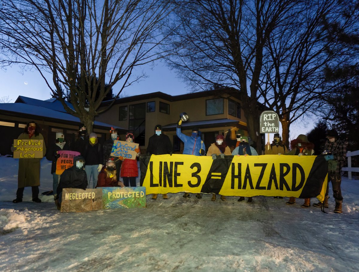 nfld_al3's tweet photo. Yesterday Commissioner Laura Bishop betrayed MN by kowtowing to Enbridge, granting the permits for their toxic Line 3 project. Early this morning she was serenaded with pots, pans, drums, an accordion, and lots of screaming. @MnPCA has no integrity and the whole block knows it https://t.co/iuDoKTOUXi