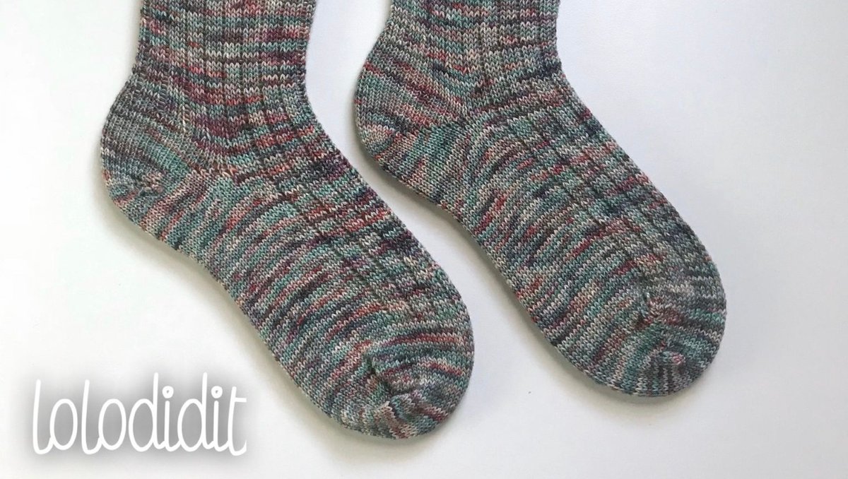 _lolodidit's tweet photo. This is my "Maquina Socks Pattern" knit with my Christmas colorway O Holy Night! #lolodidit #yarn #indiedyer #knit #knitting #handdyed #handdyedyarn #maquinasocks #sockpattern #sockknitter #operationsockdrawer #oholynight #christmassocks #christmasyarn #christmasgifts https://t.co/5PrZa1VUd3
