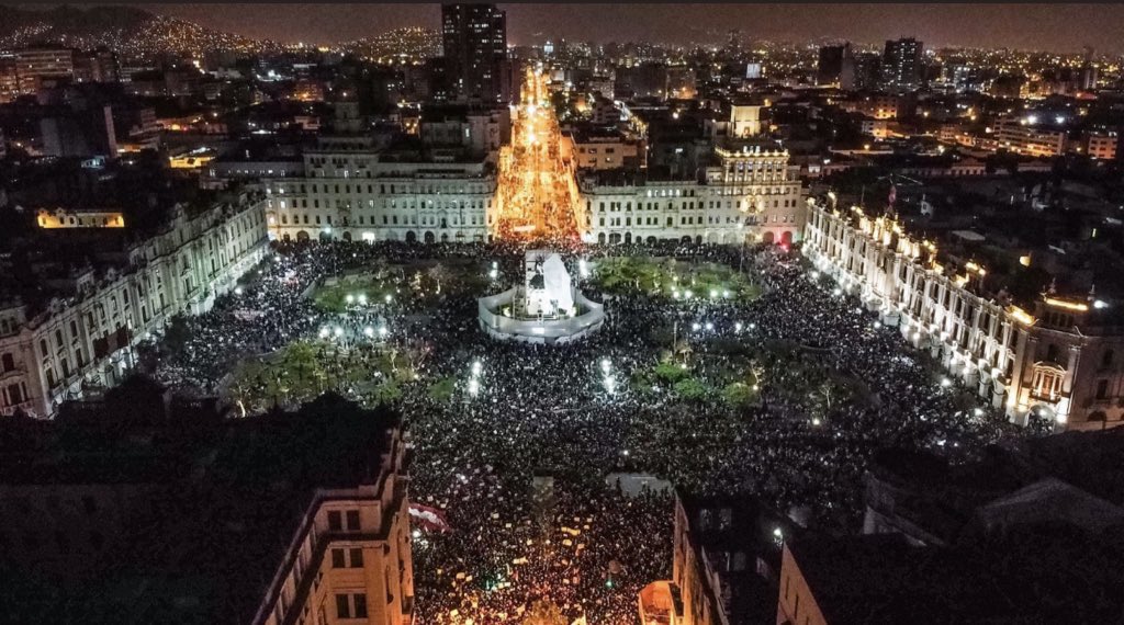 eltankearias's tweet photo. Este partido no termina. Se juega en todos lados. Todos los días. Con la cabeza fría y el corazón caliente. El rival es mañoso y buscará hacer trampa, pero si estamos bien mentalizados, la victoria nos saludará. No será fácil, nunca lo fue. Ya saben con quién se metieron.
Perú! https://t.co/mePtJYl1pe