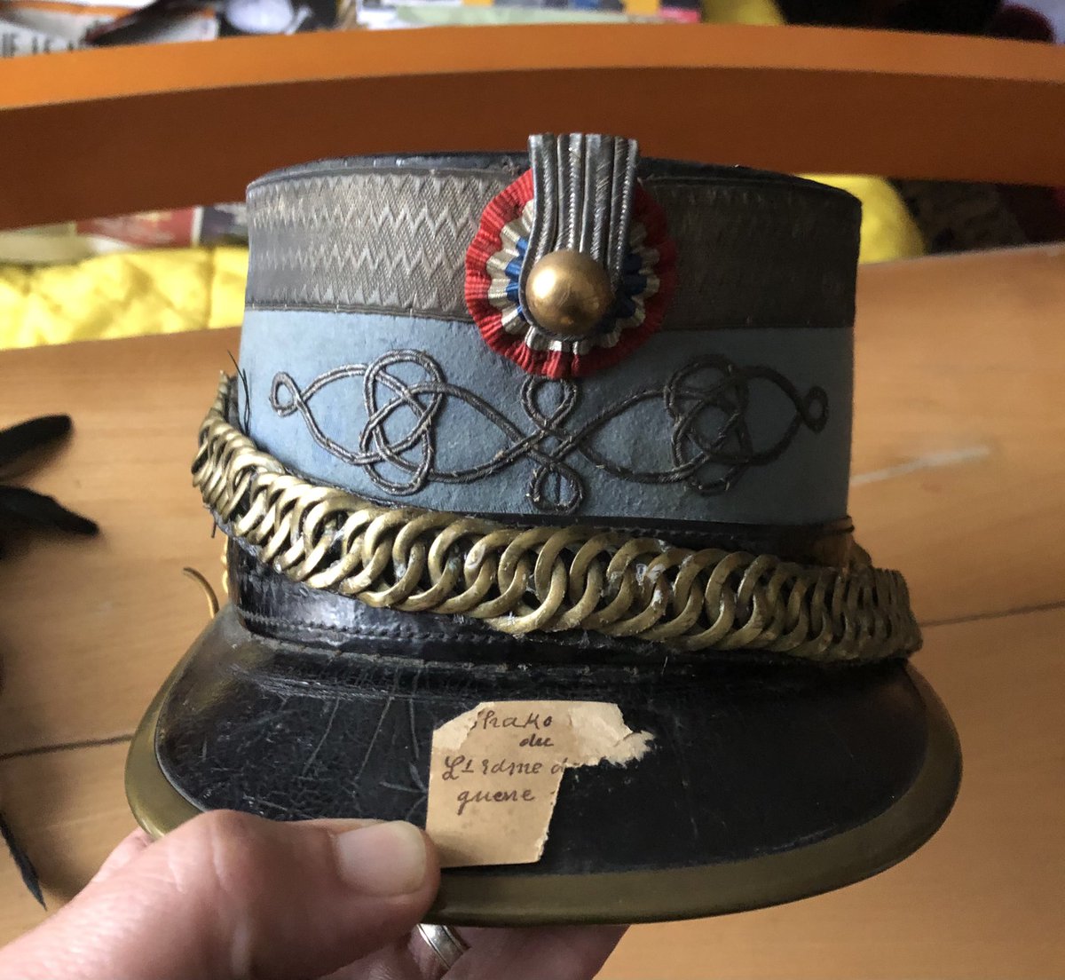 Nouvelle acquisition historique le shako du lieutenant de Marcy du 2 hussard tombe le 29/12/1914 ! <a href="/Aisne1418/">Chemin des Dames</a> <a href="/historial1418/">Historial de la Grande Guerre</a> <a href="/Mission1418/">Mission Centenaire</a> <a href="/CaverneduDragon/">Caverne du Dragon • Musée du Chemin des Dames</a>