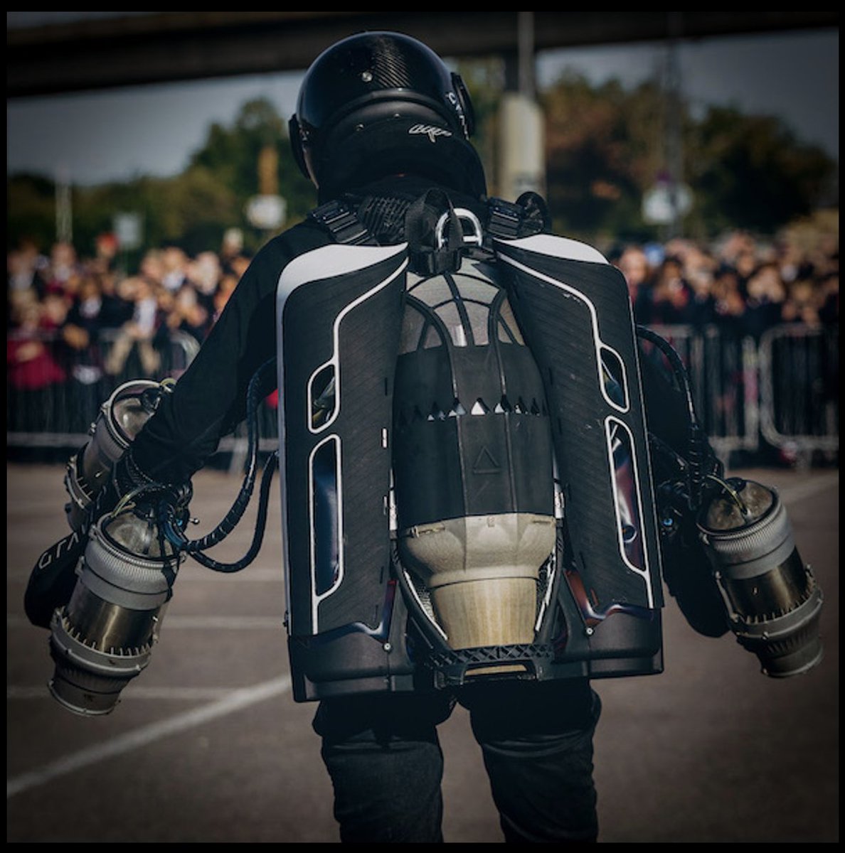 edu_in_action's tweet photo. What a way to end the day! Sam Rogers @takeongravity with the iterative processes involved in designing human jet suits! #productdesigninaction https://t.co/DJAwlRIAZl