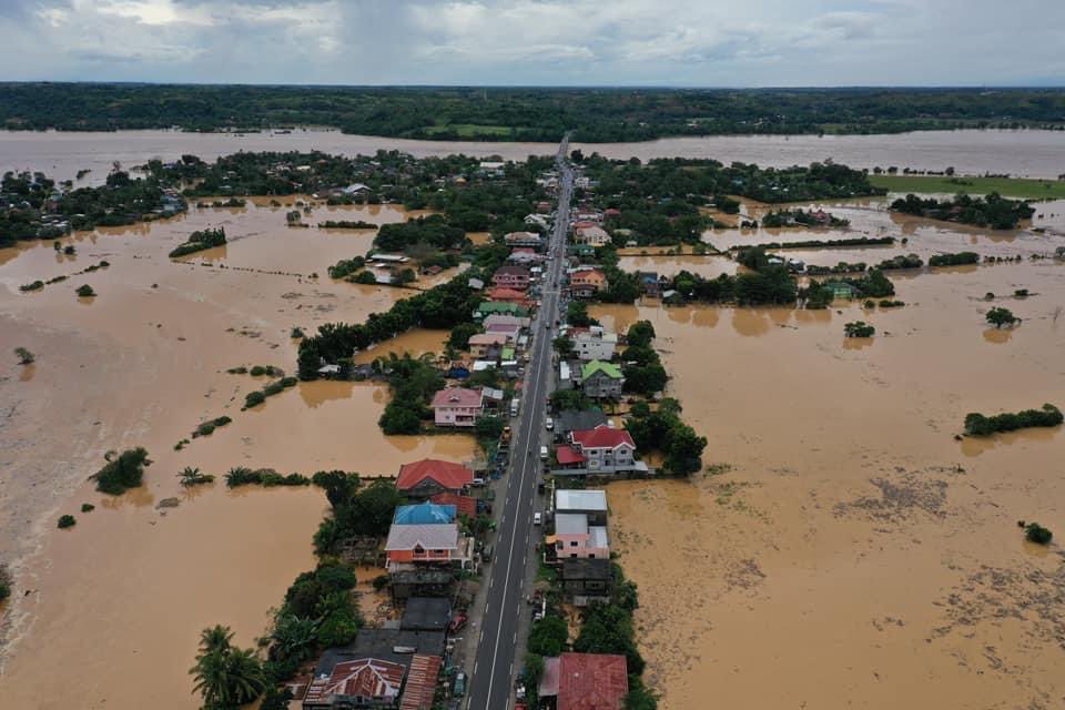 joenasandiego's tweet photo. Let’s use our platform to make sure everyone gets help. No city should be left behind. Please send rescuers to these provinces too. NOW. #TuguegaraoNeedsHelp #CagayanNeedsHelp #IsabelaNeedsHelp https://t.co/xq8oFDD3TD