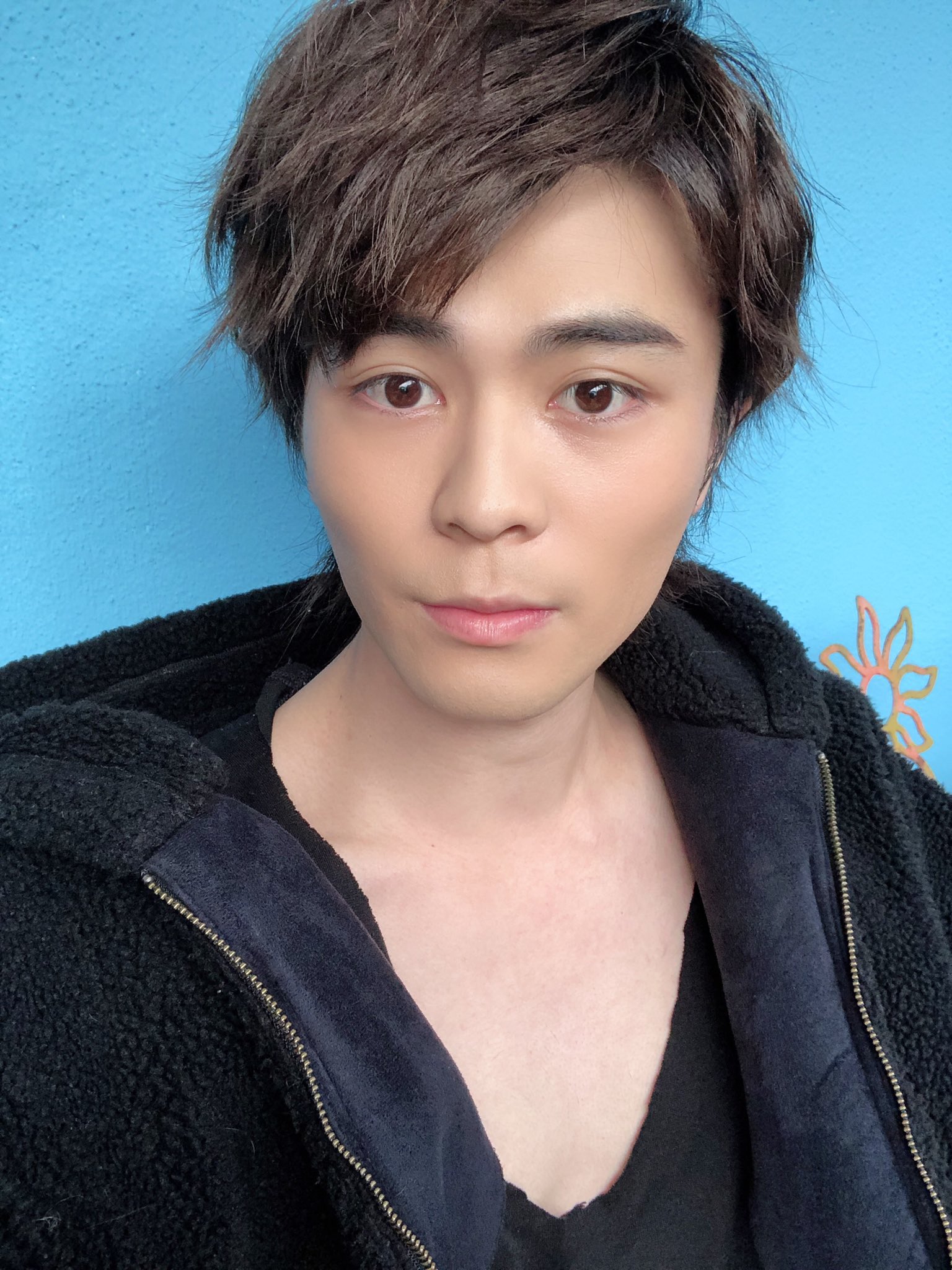 Twitter 上的 大野瑞生 忘れかけていた今週の みずきのかだい の写真です 舞台 ぶきような嘘 の稽古を頑張っています ブロマイド写真の為にこの前メイクしてもらいました 髪の毛が波になってますよ すごい 衣装を着ての写真は撮り忘れました インナー