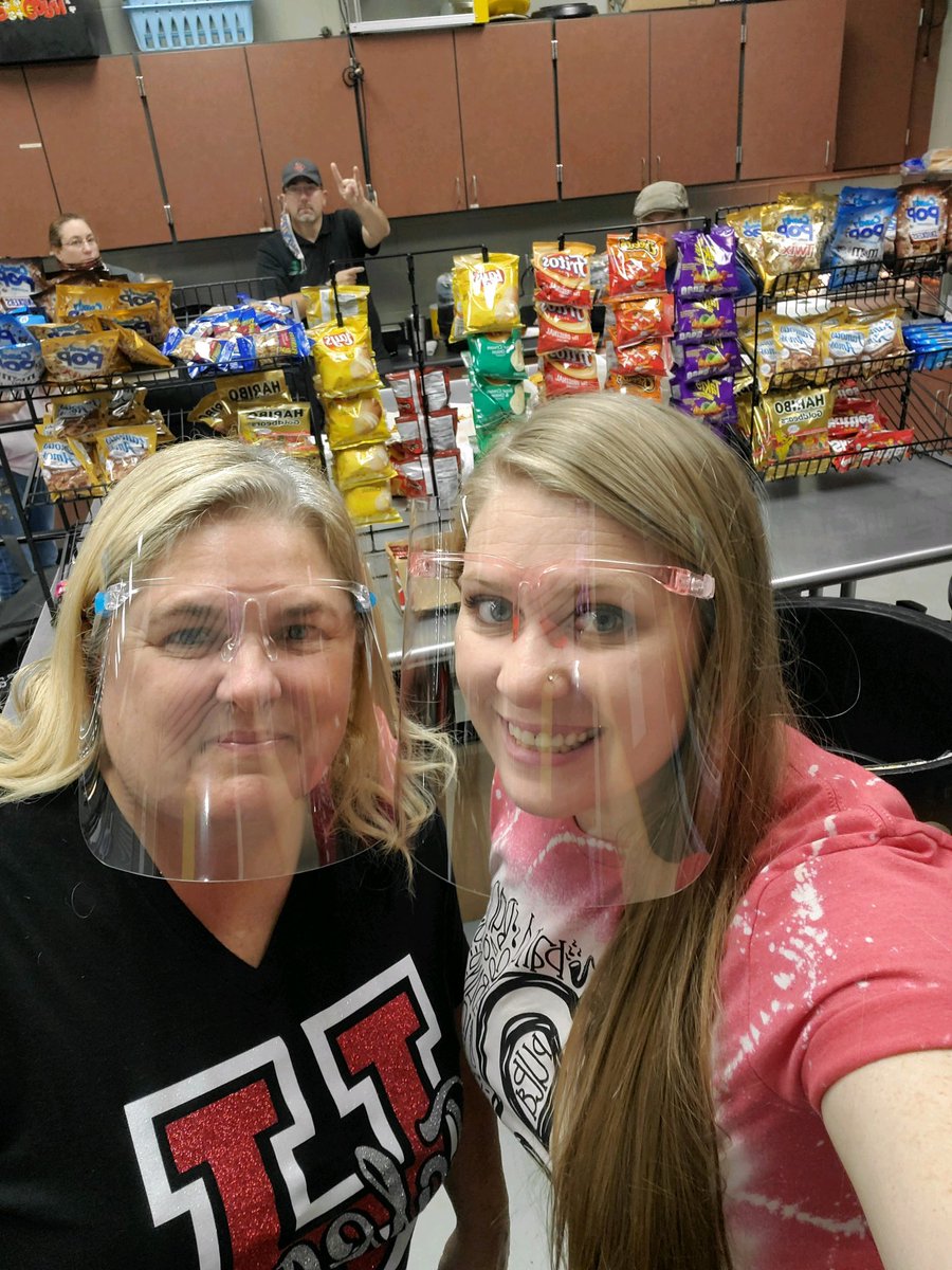 MsShirey_SWE's tweet photo. Mrs. Klaus volunteering in the concession stands for the Huffman Band Boosters!#RamdomActOfKindness #SWExcellence #SWEselfcare #TeamBlue https://t.co/ggz3d5PH3j