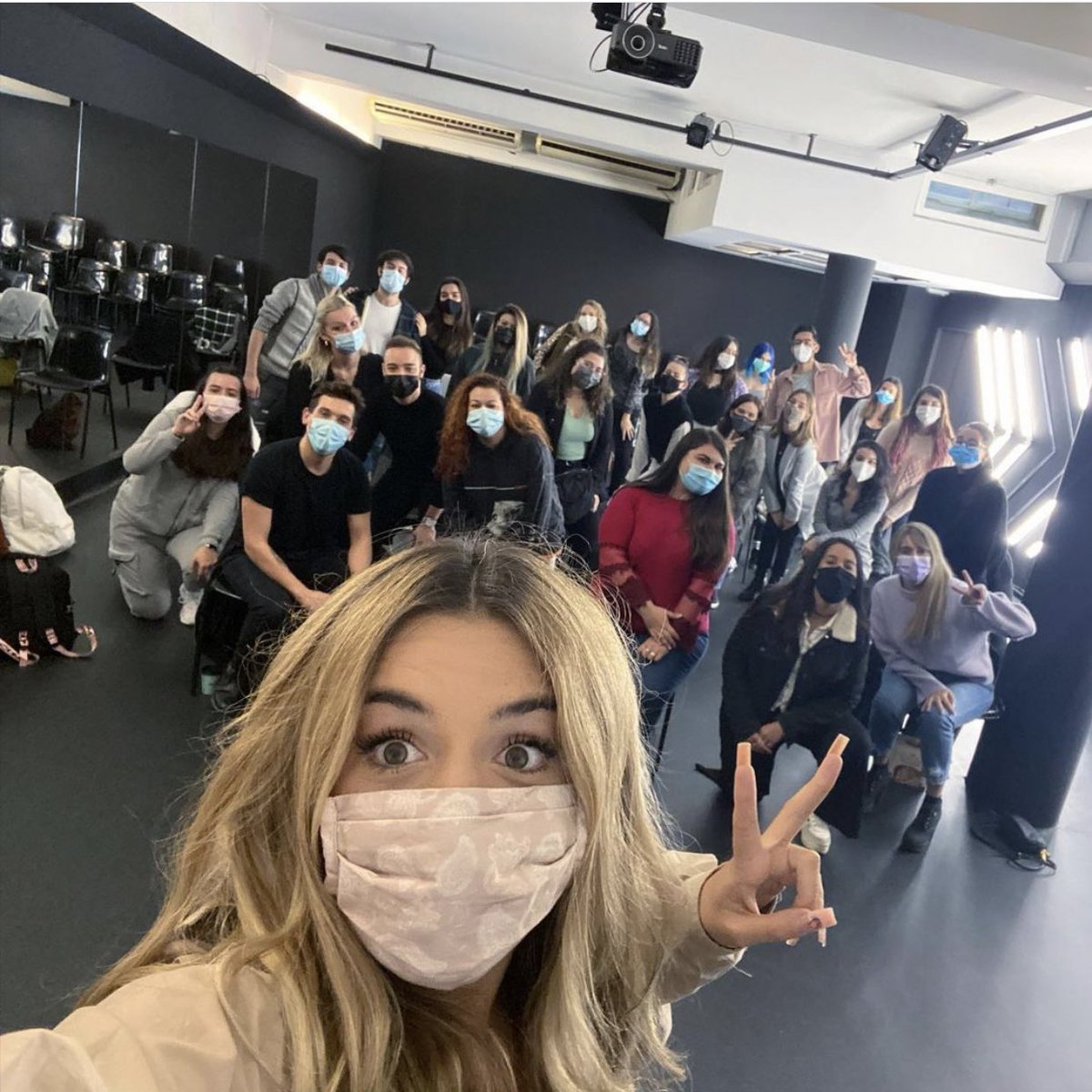 Lola Indigo España tweet media