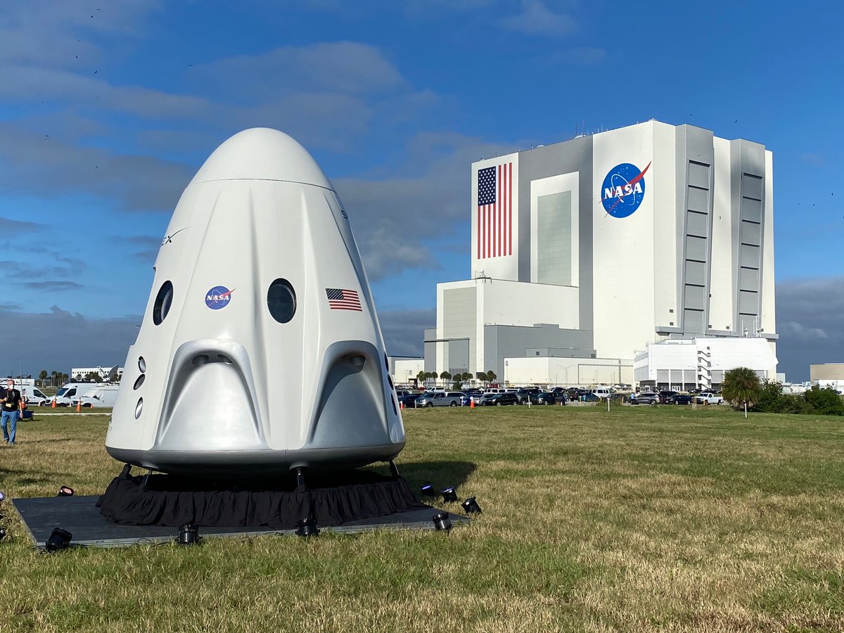 ken_kremer's tweet photo. Awaiting #soscex  #crew1 briefing w @JimBridenstine @NASAKennedy https://t.co/SKdWvc88H8