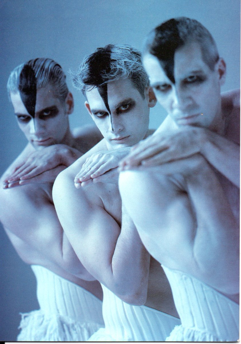 IamWillKemp's tweet photo. #FlashbackFriday @SirMattBourne @LezBrotherston @New_Adventures @DominionTheatre @adamrcooper #simoncooper #SwanLake #anniversary #leatherpants #feathers #fbf https://t.co/frEv6jhf0q
