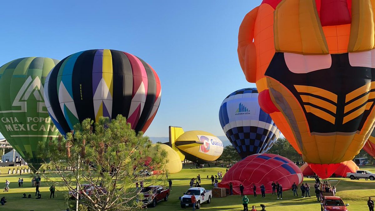 christiancruzmx's tweet photo. Este año el @FIGLeon se desarrolla en un formato distinto, se extrañan las risas y la alegría de nuestra gente, pero sabemos que #UnidosSaldremosAdelante y pronto volveremos a disfrutar juntos de este maravilloso espectáculo de color en el cielo de #León https://t.co/5eFbITzkcY
