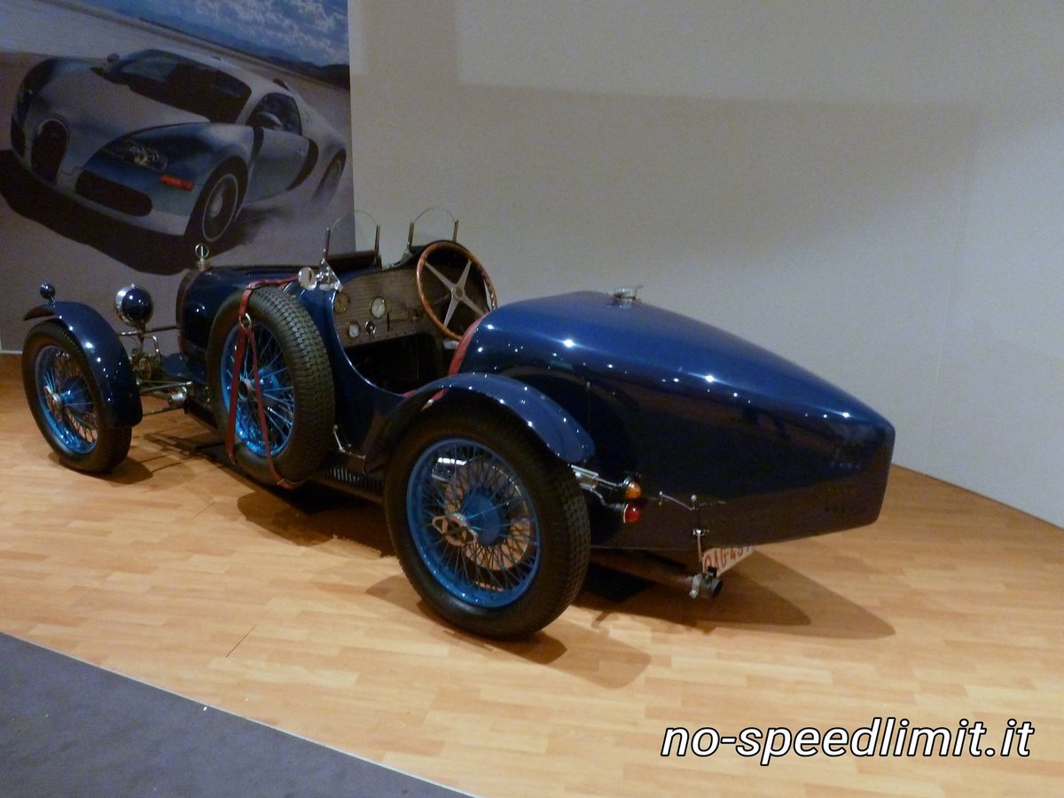 NoSpeedLimit_it's tweet photo. #BugattiType37 GP "#DIeteren"
The #BugattiType35 chassis and body were reused on the Type 37 sports car. Fitted with a new 1.5 L (1496 cc/91 in³) #straight4 engine, 290 Type 37s were built. This engine (same as Type 40) was an #SOHC three-valve design and produced 60 hp (44 kW). https://t.co/0TT6eFkaRU