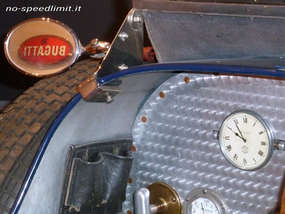 NoSpeedLimit_it's tweet photo. #BugattiType37 GP "#DIeteren"
The #BugattiType35 chassis and body were reused on the Type 37 sports car. Fitted with a new 1.5 L (1496 cc/91 in³) #straight4 engine, 290 Type 37s were built. This engine (same as Type 40) was an #SOHC three-valve design and produced 60 hp (44 kW). https://t.co/0TT6eFkaRU
