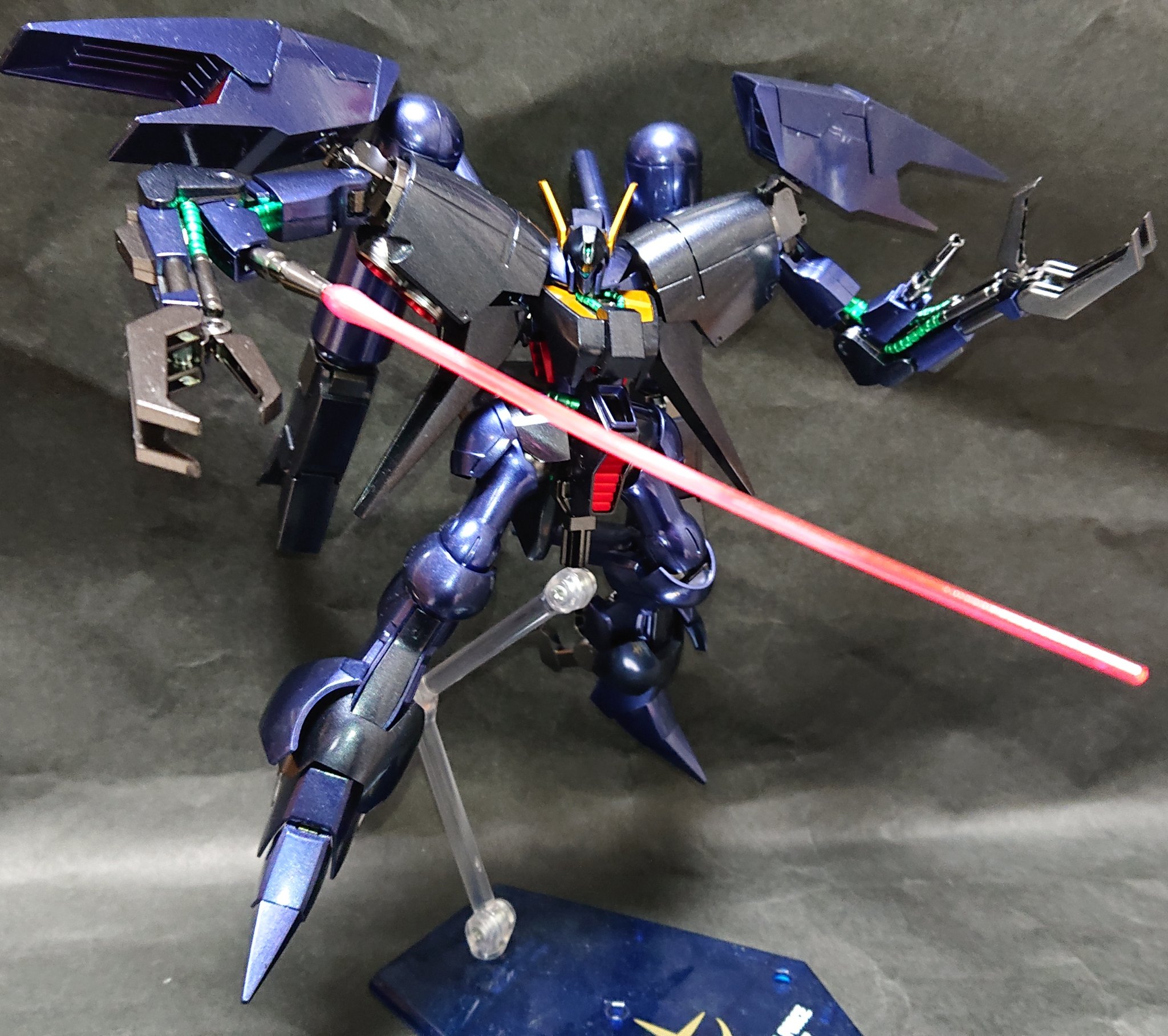 ショタロリ皇帝 カイザー Auf Twitter ガンダム ガンプラ Hguc バイアラン カスタム 塗装完成 バイアラン カスタムをティターンズカラーに塗ってみた ビームサーベルでポージング ビームサーベルはいつものようにグラデ塗装 T Co Em7exx07ve Twitter