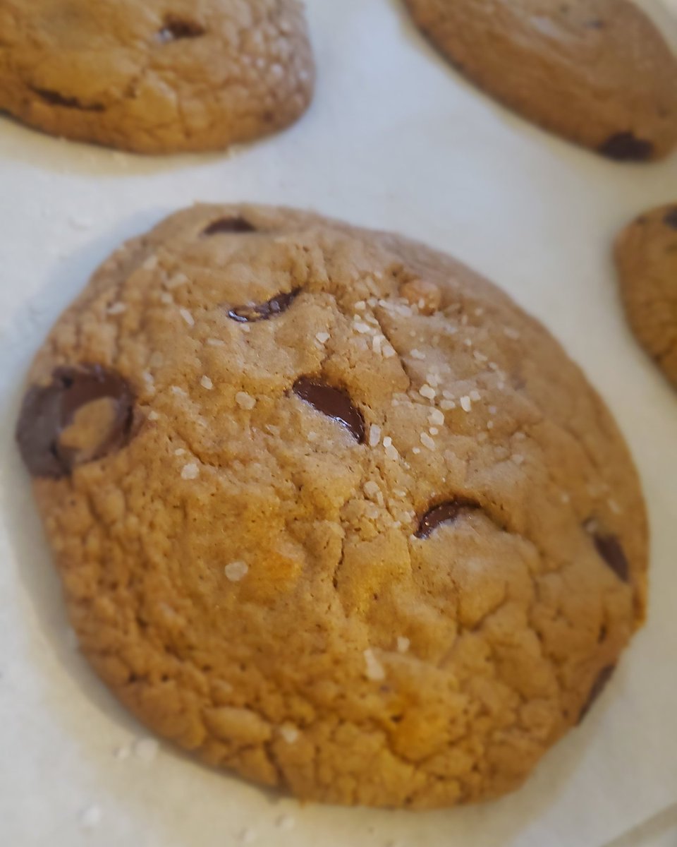 tillerdabaker's tweet photo. Chewy Butterscotch chocolate salted Cookies 🍪 #homemade #delicious #fromscratch #phillybaker #phillyraised #yummyfood #Tillergottreats #blackbaker #blackownedbusiness #noboxcakezone #goodeats #foodporn https://t.co/C6yn5N0JfV