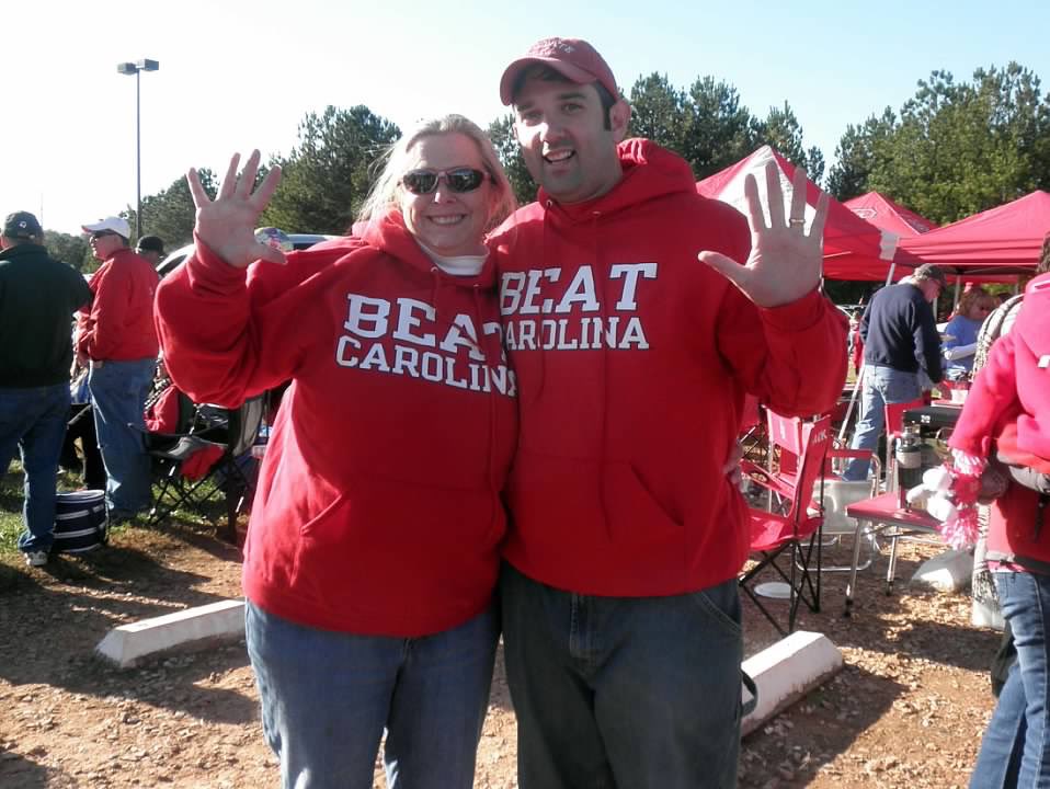 helen_phifer's tweet photo. Happy RedWhite Friday! Family Game Day attire! GO PACK!!! Beat FSU! #NCStateRedWhite @NCStateSAA @NCState @PackPride @wolfpackclub @PackAthletics @NCStateAlumni https://t.co/HLD4HNOMCe