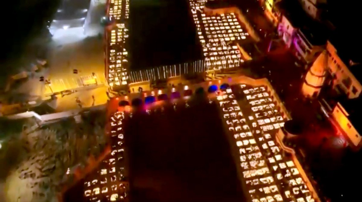 airnewsalerts's tweet photo. Uttar Pradesh: A grand #Deepotsav has been organised in ancient city Ayodhya on the occasion of #Diwali. 

Ghats of holy river Saryu illuminated with the light of more than 5,51,000 earthen lamps in an attempt to create a world record. https://t.co/yrGz3B5iUG