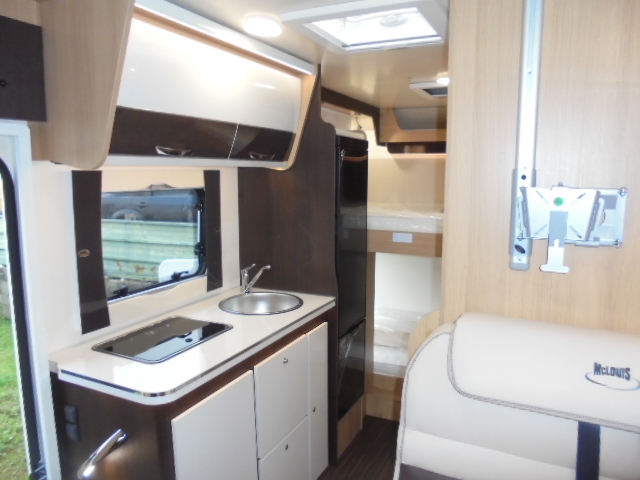 🚐 GLAMYS 220: TEMPORADA 2021 🚐
Ya tenemos en nuestras stock el nuevo modelo de autocaravana de McLouis para el año 2021. Es un modelo práctico, maniobrable y funcional caracterizado por su tecnología de construcción superior, tecnología y seguridad. ¿Por qué no vienes a verlo?