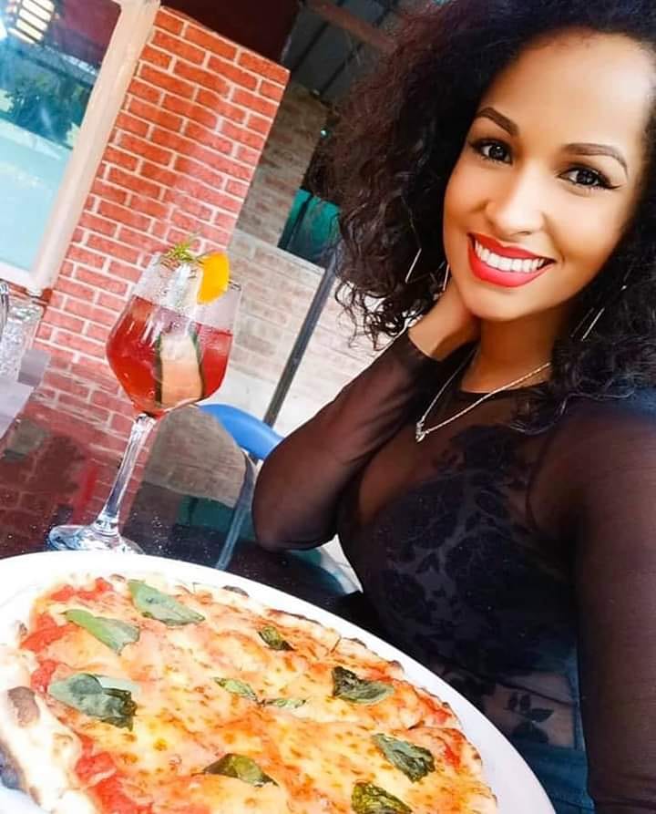 Milken_Honey's tweet photo. If you're craving for authentic Italian 🇮🇹 pizza 🍕 😋 then come to @the_gigiri_lounge we also do deliveries. #ilfornopizza #chantalgrazioli #milkenhoney #gigirilounge #tasty #beautiful #foodapp #foodsharingapp https://t.co/qUYxV0DBkS