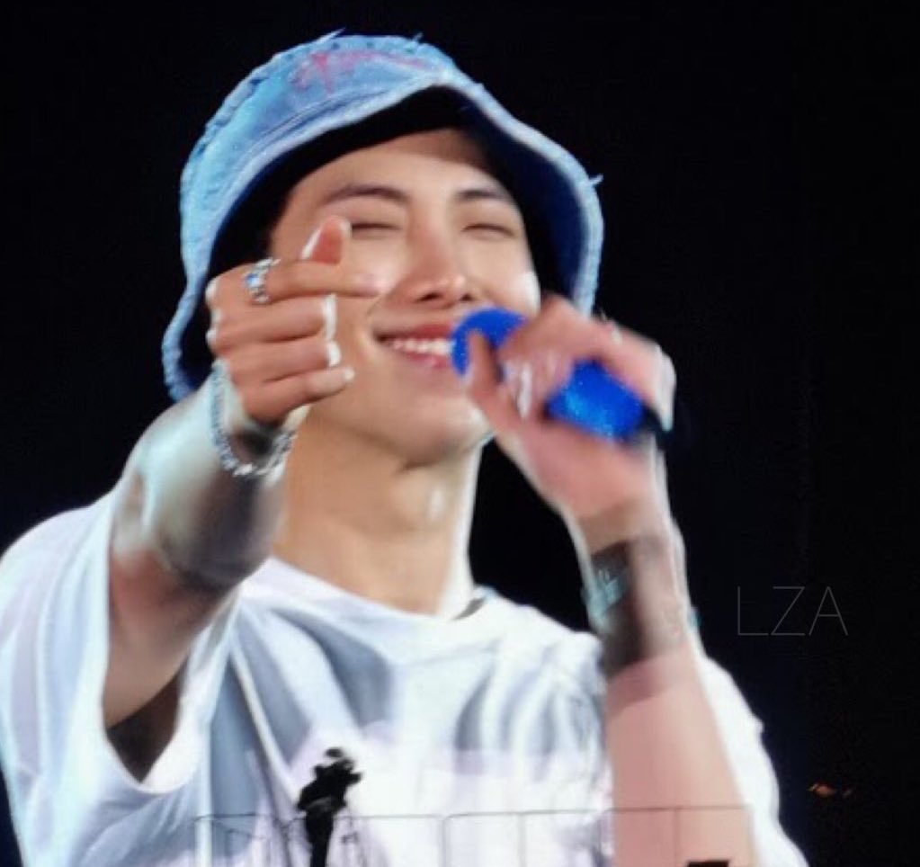kipo09010's tweet photo. RM, thanks for being my inspiration. When I try to love myself, when I try to see my true reflection it is in you and members that I get inspired and have strength.
I hope to be able to find my RM just as you found yours.
Eu te amo, I purple you 💜
#3YearsWithRealMe @BTS_twt https://t.co/CEe1Wl7ZtW