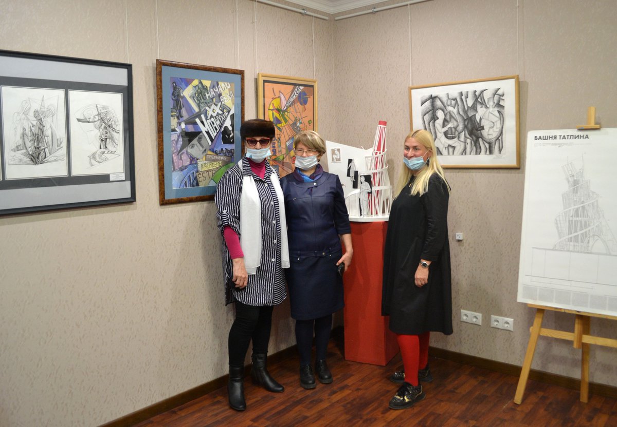 13.11.2020 В арт-пространстве на ул. Куйбышева 3 начал работать выставочный проект, посвящённый 100-летию Башни Татлина. В экспозиции выставки размещены более 15 экспонатов, созданных учащимися Детской художественной школы №1, носящей имя Владимира Евграфовича Татлина.