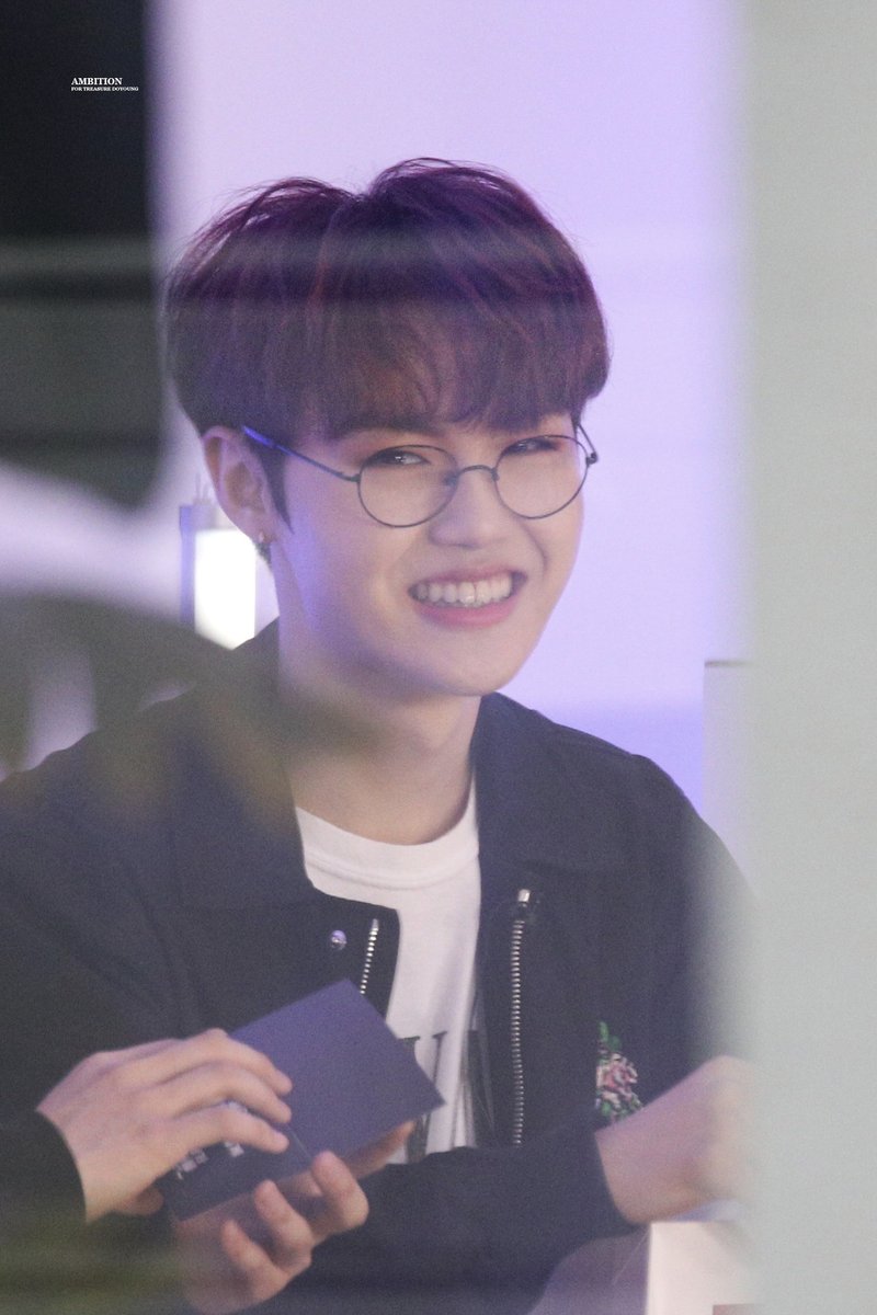 데뷔 100일 축하해💛 
우리 함께한지 벌써 100일째...
앞으로 200일,300일,1000일 넘어서까지
평생 함께하기로 약속하기🤙🏻
다 같이 천천히 꽃길만 걸어자.
100일이니까 좋은 하루 보냈으면 좋겠고, 항상 좋은 날들만 가득했으면 좋겠어...도영아 사랑해💛’’

#트레저_데뷔100일_축하해 #도영 #DOYOUNG