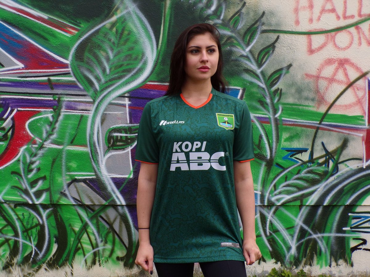 footballkitbox's tweet photo. It’s not Classic
It’s not Mystery
It’s not Surprise
It’s not Bombo
It’s not Bundes
It’s not Royal Deluxe with cheese
It’s just the best football kit in a box ⚽️ 👕 📦
The original and best since 2018
#footballkitbox https://t.co/5AAifmuRE6