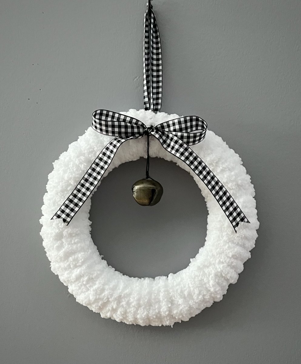 nitacy's tweet photo. Find out how to make this cute Easy Yarn Wrapped Wreath on my blog today! #creatingme #crafts #yarncrafts #christmascrafts #wintercrafts #farmhouse #makeityourself
https://t.co/aHLKnOsGM3 https://t.co/ejvRv9kCBz