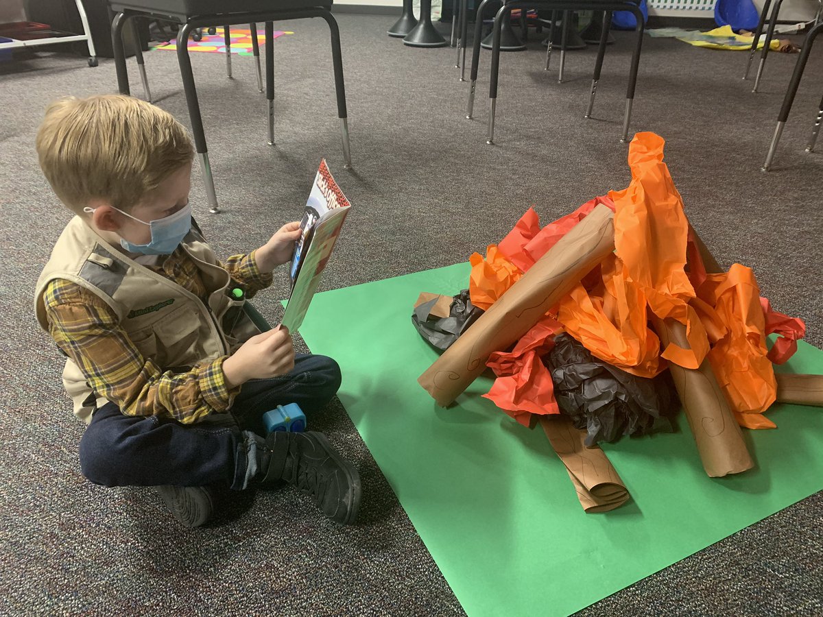 DLE_Lions's tweet photo. Kicking off a great day of campfire reading! #HearOurRoar #LoudAndProud #campfirereading https://t.co/Teb37DH6IQ