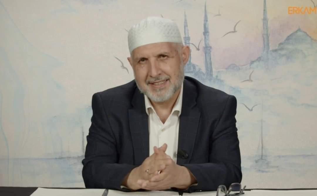 Azerbaycanda çok sayıda gencin yetişmesine, ulum-u İslamiyye okumasına vesile olan Ali Çınar hocamız Ahiret'e irtihal eyledi. Allah Teala onu, "Taun(Covid) Müslüman için şehadettir." hadis-i şerifine muhatab kılıp şehadet makamıyla mükafatlandırsın.