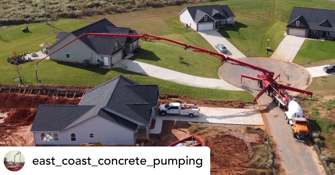 ACPApumpers's tweet photo. #FlatOutFriday from East Coast Concrete Pumping: how far can you reach? Operator Luis getting it with the 57 for Enchanted Construction!
#pumplife #concretepump #acpacertified #concrete #construction #safeoperator #womeninconstruction #pumpoperator #cdl #trucks #jobsite https://t.co/d39oW39mfL