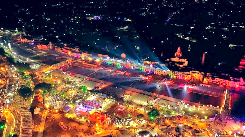 H1NDU29's tweet photo. Maryada Purushottam Shri Ram ki nagri 🙏
#AyodhyaRamMandir 
#Ayodhya 
#Deepavali https://t.co/QHQXZF8phF