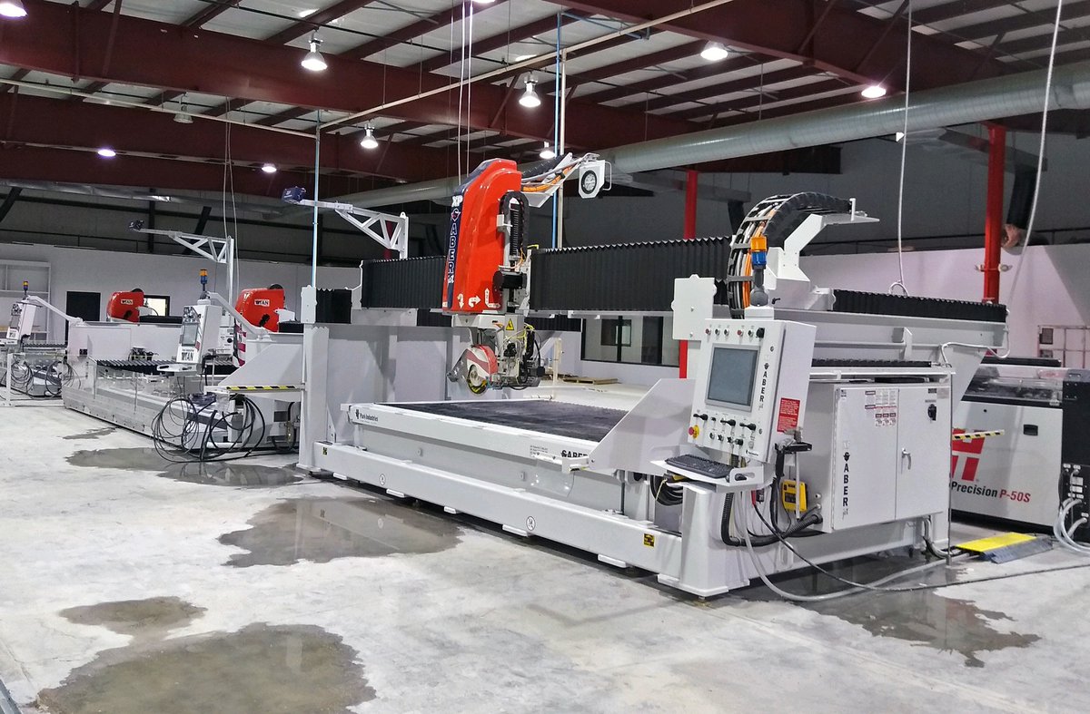 parkindustries's tweet photo. ⚠️ Warning, this post may cause shop envy. ⚠️

Brand new facility FILLED with new machinery at The Cabinet and Granite Depot. 🇺🇸

#freshinstallfriday https://t.co/AroijspMP2