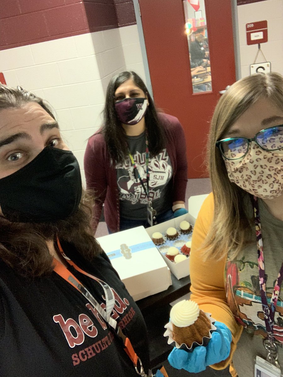 BPatel1229's tweet photo. We ABUNDANTLY appreciate our teachers! What better way to show them, then with Bundt Cakes! #ELAR #SPED  @A_L_Hardwick https://t.co/XTpoyXDtp2