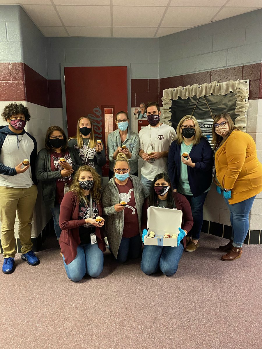 BPatel1229's tweet photo. We ABUNDANTLY appreciate our teachers! What better way to show them, then with Bundt Cakes! #ELAR #SPED  @A_L_Hardwick https://t.co/XTpoyXDtp2