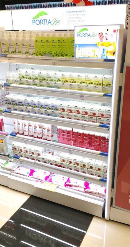 Karabo_Mokgoko's tweet photo. Congratulations @PortiaM_Skin for winning the prestigious Best in Beauty award from @Clicks_SA 🌟🏆 

A black woman did THAT! Here’s to many more awards and providing SA with top-tier skincare. 
#PortiaMBestinBeauty 🥇 
#PortiaMSkinCare https://t.co/dVHnS3CuDb