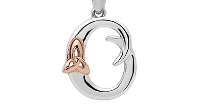 AidiMac's tweet image. You can browse my Silver letters with rose gold Celtic love knot at the link below. Only €66 until December 1st. Comes with a chain, presentation box and free delivery. #irishjewellery
celticjewelry.ie/celtic-initial…
