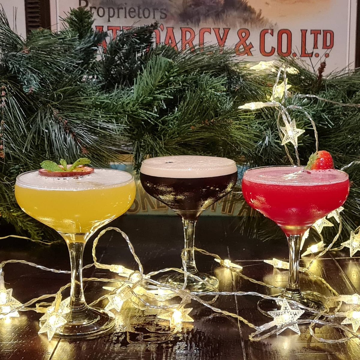 BobbyByrnesLimk's tweet photo. Our takeaway drinks service is launching just in time for a great weekend of sport! Call us on 061-316949 to order your food &amp; drinks! Buy any 2 cocktails or any 2 pints and receive a 3rd for free tonight! 🍻#limericksfriendliestfoodiecorner #takeawaydrinks #Takeaway https://t.co/4Cp0k5bYup