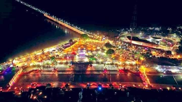 स्वर्ग से सुंदर सपनों से प्यारा है मेरा धाम,
 अयोध्या धाम न छूटे चाहे संसार ही रूठें। ।
              जय जय श्री राम।।