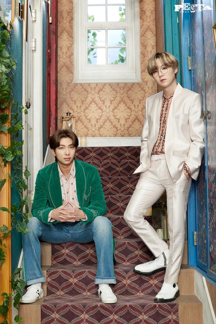 imbtsyra's tweet photo. Happy ten years of your friendship🎉,I love you💜💜
#happynamgiday
#10YearsWithNamgi
#10YearsOfNamgi https://t.co/rKy0iwuUIY