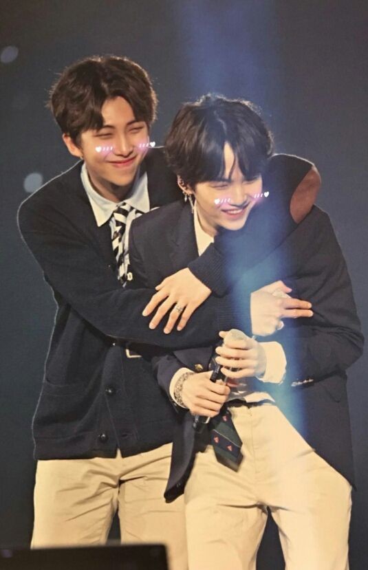 imbtsyra's tweet photo. Happy ten years of your friendship🎉,I love you💜💜
#happynamgiday
#10YearsWithNamgi
#10YearsOfNamgi https://t.co/rKy0iwuUIY