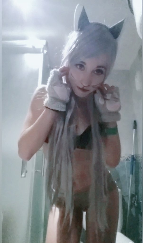 littlenekoari's tweet photo. Me habéis convencido para que siga :3, a ver cuánto amorsini recibo mientras estoy en clasee~ ヽ( 'ω' )ﾉ https://t.co/6OaHkN0pAs
