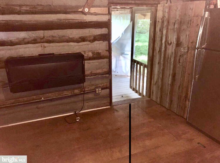 McWhitneyDesu's tweet photo. A year ago this month we bought a cabin in the woods. 2 different friends saw the pics and both asked (independently) if I had bought a murder cabin. The name stuck (only the name, not the deed). This is our #MurderCabin. https://t.co/Zsa71MyCxP