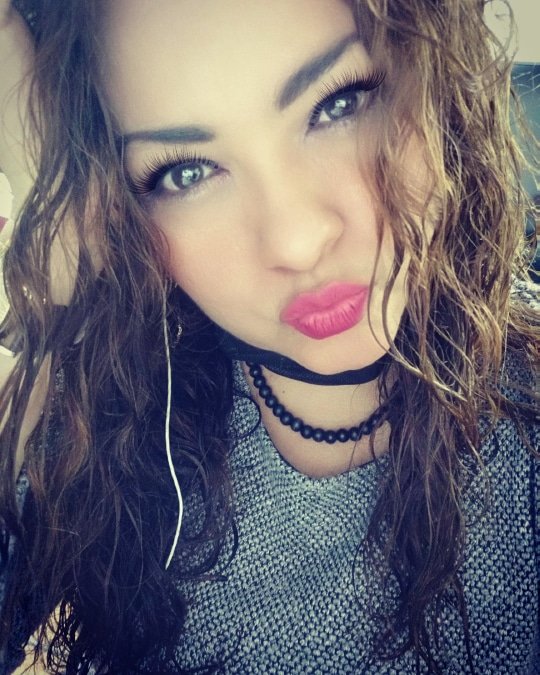 Elka_princess's tweet photo. #Me #Momentos #TrompudaTime #Besito #ChinosRebeldes #DejaQueLaVidaTeDespeine #LabiosRosa #QuedateEnCasa #TheSweetestThing https://t.co/P0aWbU1GXj