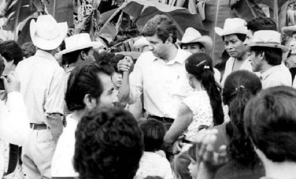 CitlaHM's tweet photo. 67 años de vida; más de la mitad luchando por un México diferente.

Andrés Manuel @lopezobrador_ ha tenido la capacidad de contagiarnos esperanza y deseos de cambio a millones de personas. 

#FelizCumpleañosPresidente, te queremos mucho. 
¡Sigue caminando! https://t.co/UyNOuEMYBc https://t.co/uBZ1LVN1R6